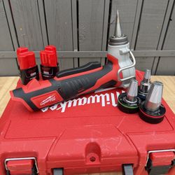 Milwaukee M12 Cordless PEX Expansion Tool Kit