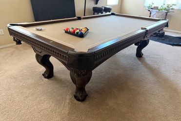 Pool table 8ft ( free delivery & set up & new color felt of your choice )