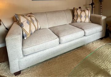 Leathercraft Cates Cove Sofa with 2 Down Throw Pillows