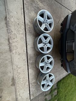 2024-2026 Ford Mustang OEM 18x8 Wheels + Locking Lug Nuts – Like New