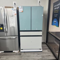 Samsung - Bespoke 29 Cu Ft 4-Door French Door Refrigerator With Beverage Center In White & Morning Blue Glass 😍