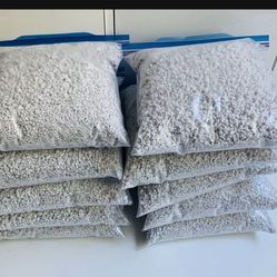 ♥️ Coarse perlite can improves soil, regulates plant growth environment and prevents root♥️$5 EACH BAG♥️4 Quarts💚YES ITS AVAILABLE💚