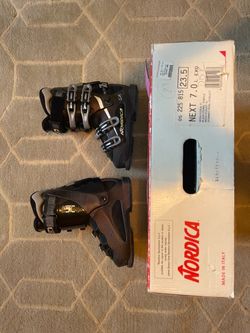 Nordica Downhill Ski Boots for Women Size 8