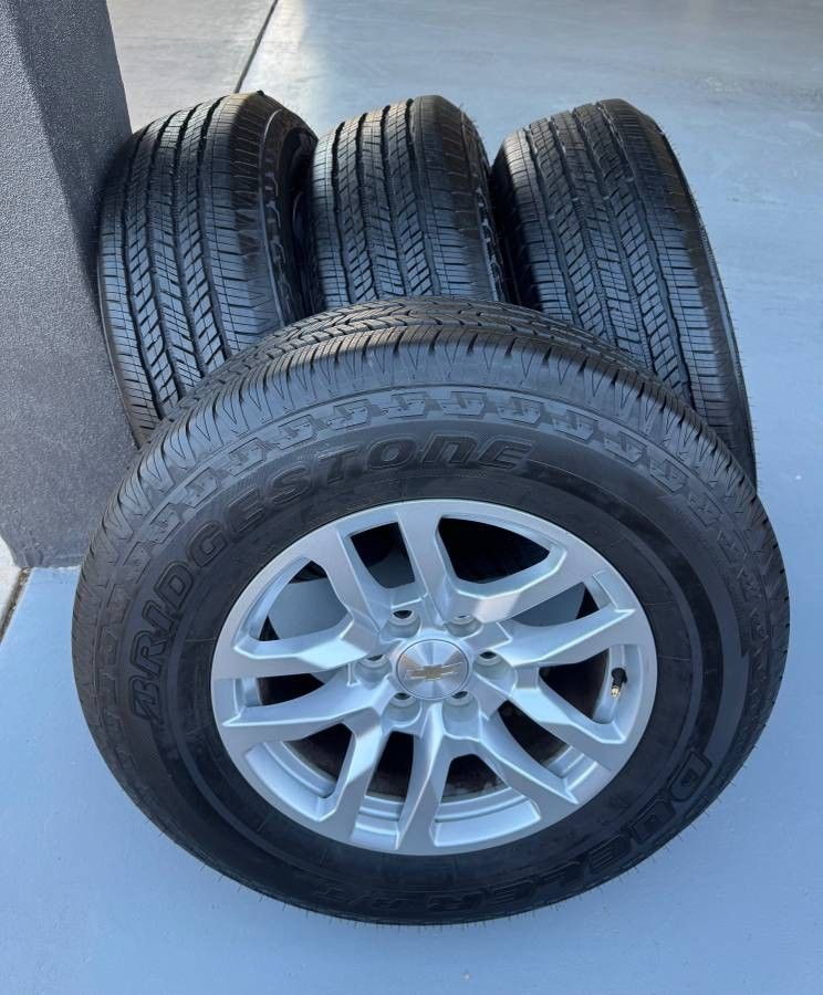 NEW SET !!! CHEVY SILVERADO TAHOE SUBURBAN 18" WHEELS & 🔥 BRIDGESTONE TIRES 💯