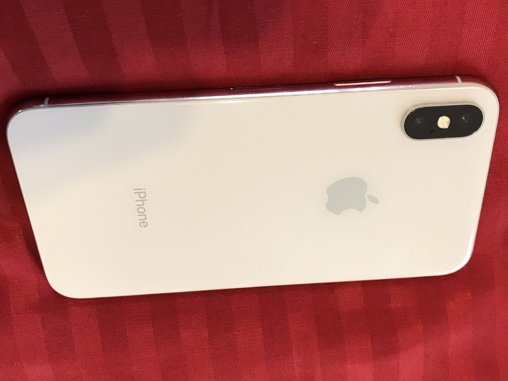 IPHONE X SILVER FOR PARTS ONLY - IC LOCKED & Green Screen