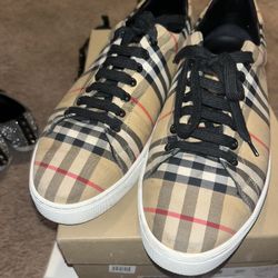 Used Burberry Shoes 43