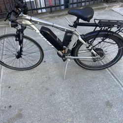 Giant electric bike with charger and key