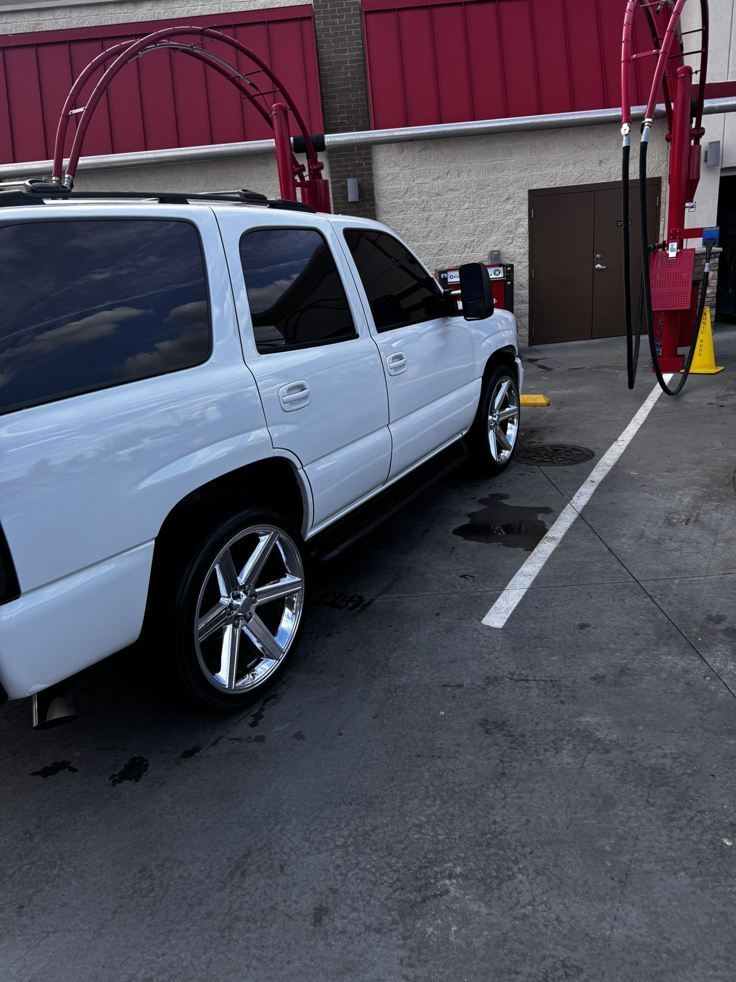 Yukon 2005 GMC. Nice Very Strong Took 5.3 Out Put A 6.0 With A Cam  2/15 2 Amps System Very Loud 