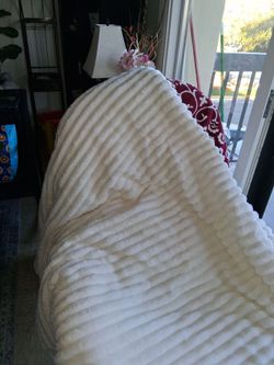 Ivory queen bed cover good condition machine washable pickup only cash