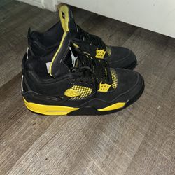 Jordan 4 Thunder