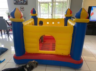 Indoor bounce house