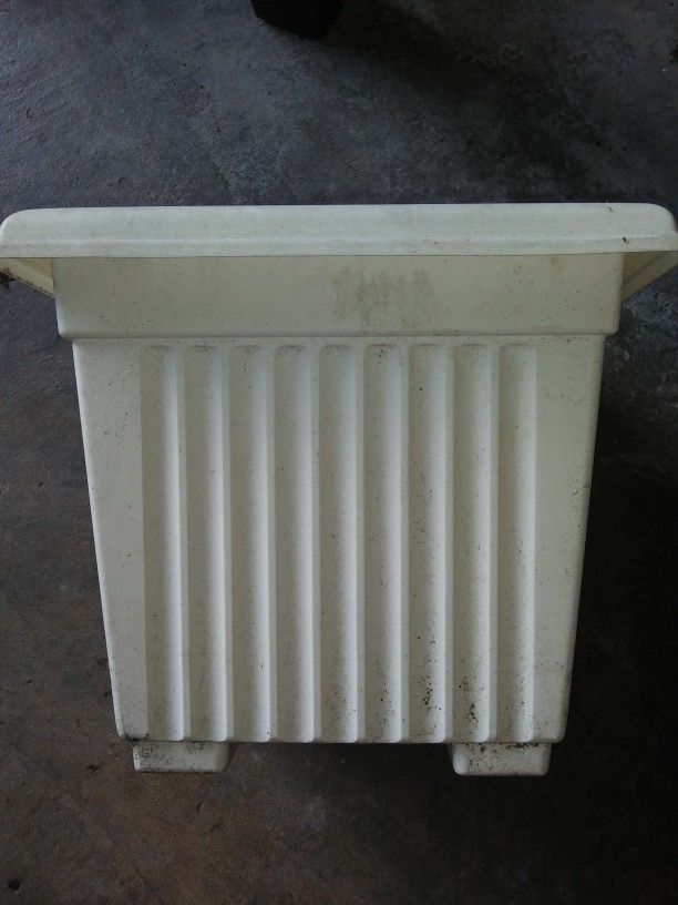 LIKE NEW WHITE FLUTED LARGE SQUARE FLOWER POT