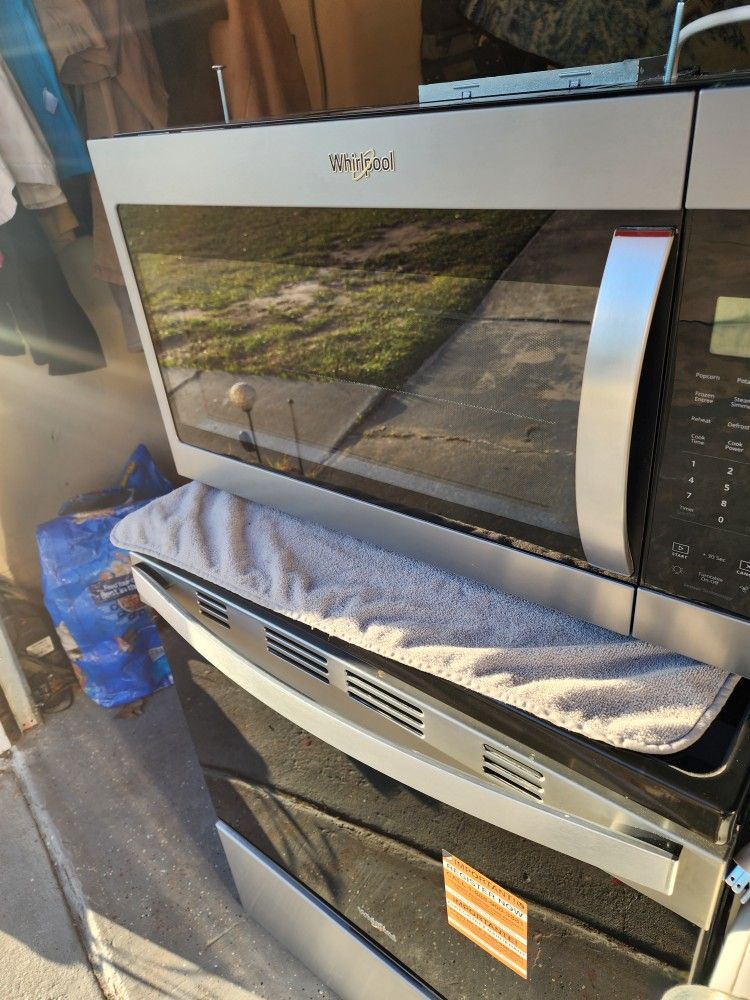 Set New Whirlpool Stove,Dishwasher And Microwave