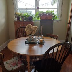 Solid Oak Round Gateleg Dining Room Table 