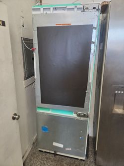 New Bosch 30" Built-in refrigerator