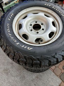 JUEGO DE YANTAS BFGOODRICH SEMI NUEVAS MEDIDA 17