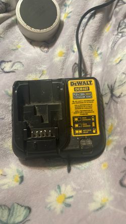 DeWalt DCB107 12V/20V Battery Charger