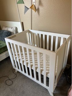 Baby crib + mattress