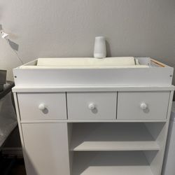 Baby changing table