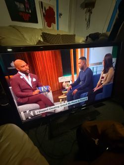 Samsung Flat Screen TV Model Un40d6000sf NO CONTROLLER but tv