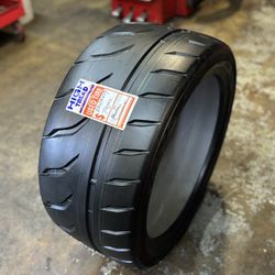 275/35/19 TOYO PROXES R888 (1 TIRE ONLY)