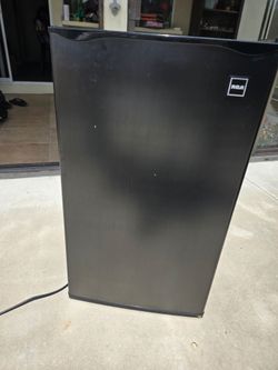 RCA Mini Fridge