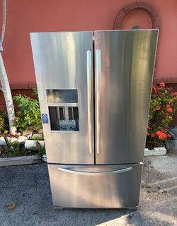 Kitchenaid French Door Stainless Steel Refrigerator   - Everything works 100% - Kitchenaid Brand  - Bottom Freezer  - Stainless Steel  - Kitchenaid Fr