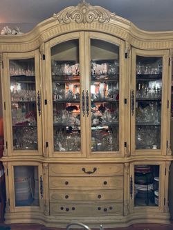 Vintage Ornate China Cabinet / Hutch
