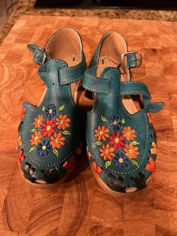 New  Leather 🇲🇽 Sandals Size 1 Youth  $15