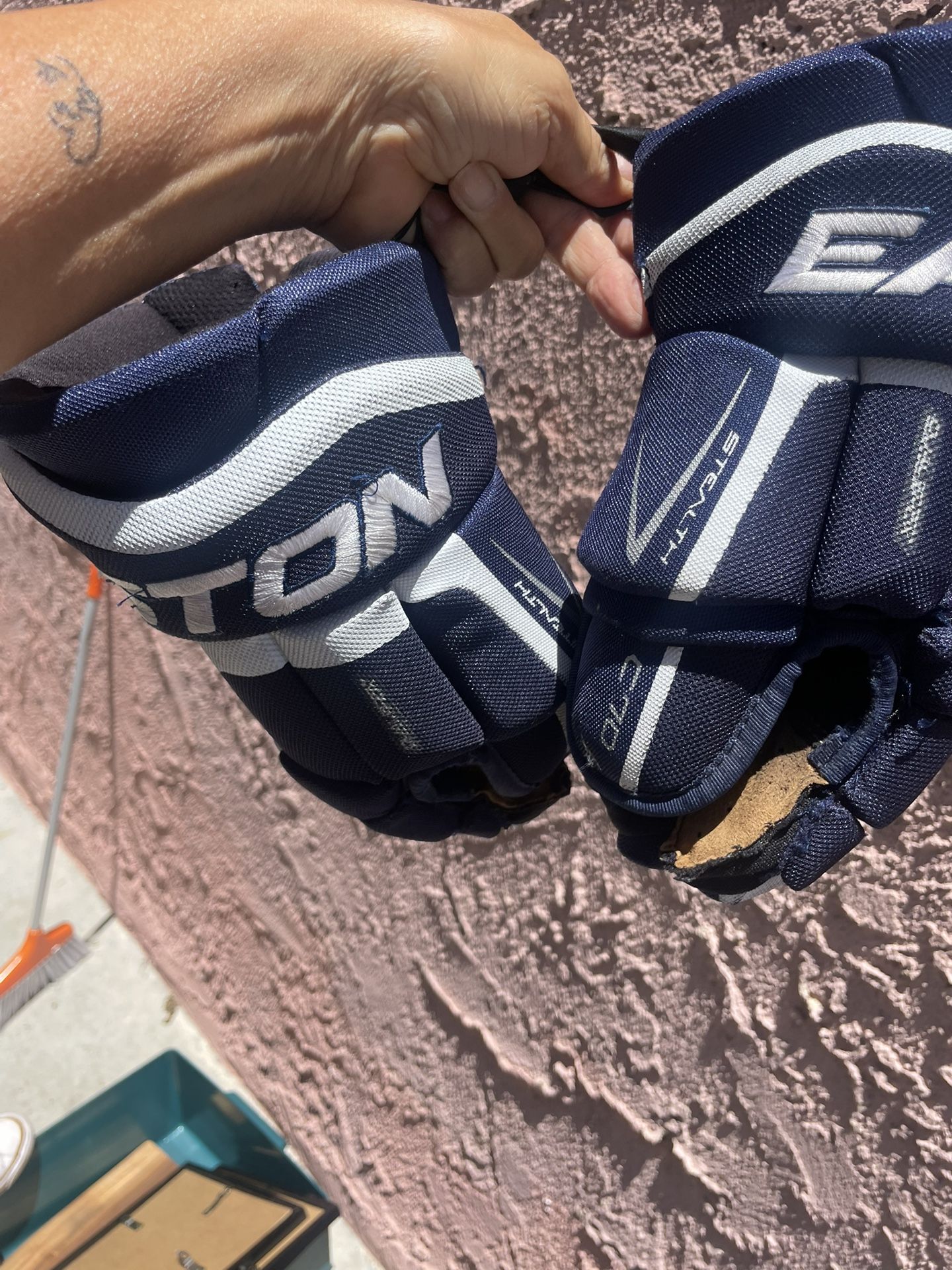 New Hockey Gloves