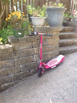 Pink razor 100 scooter