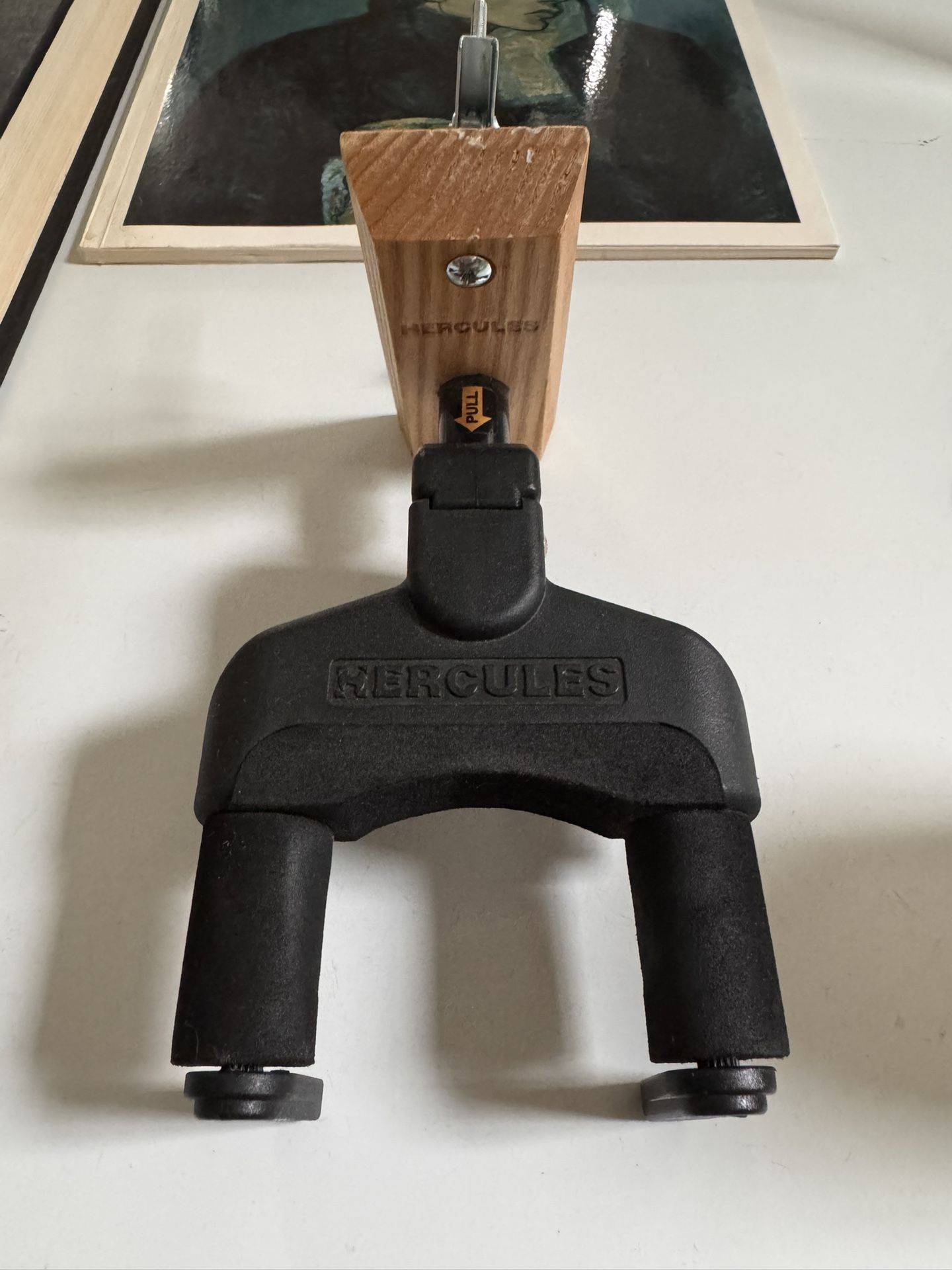 Hercules guitar grip
