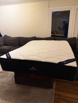 Queen Mattress DreamCloud