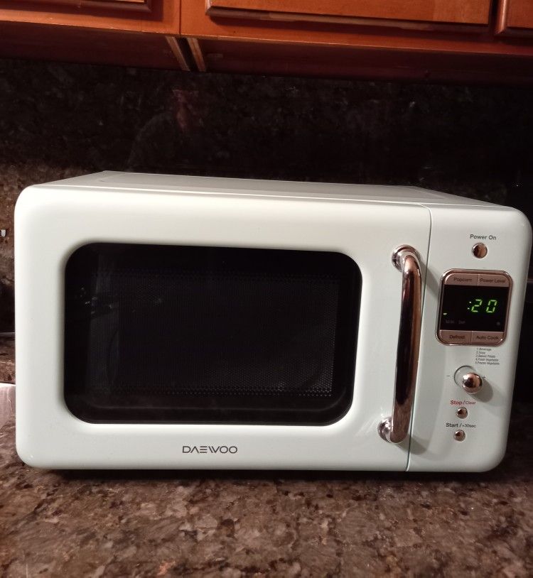 DAEWOO Retro Microwave LIKE NEW & SUPER CLEAN IN & OUT