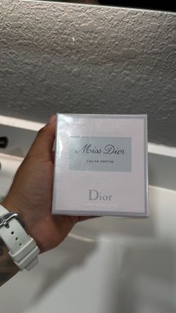 Miss Dior perfume
