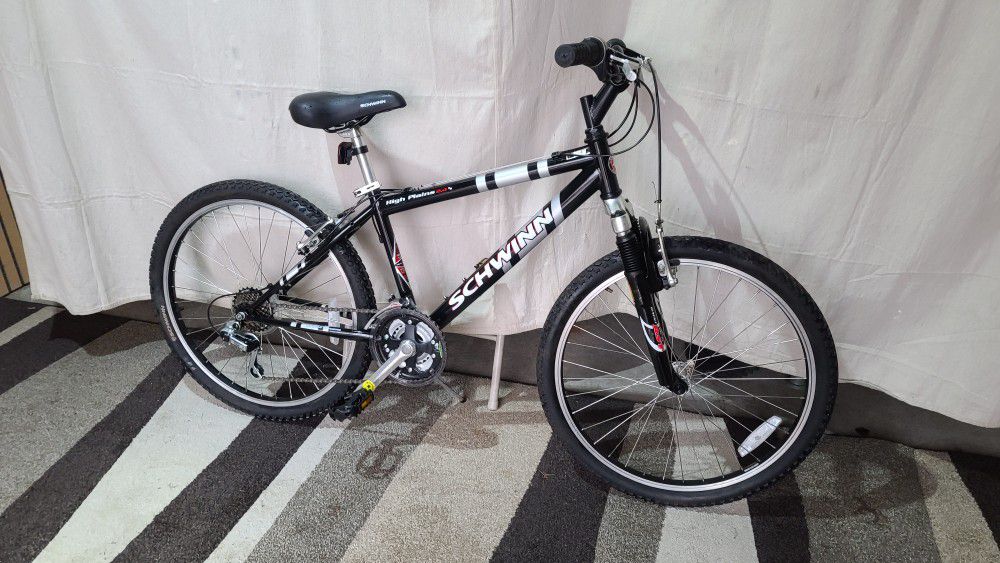 NEW Schwinn mountain bike W/front suspension. 24" wheels, 14" frame. DELIVERY AVAILABLE.