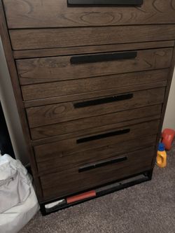 Queen Bedroom Set. Sold As Is No Warranty