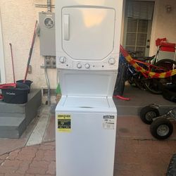 Washer And Gas Dryer Stakable De 24