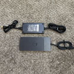 Dell WD22TB4 Thunderbolt 4 USB C docking station for PC Mac Desktops and laptops. Comes with 180w power adapter for fast charging. Good condition. 