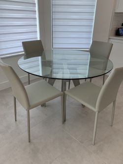 48 in round glass table with wood base