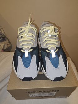 Yeezy Wave Runner size 9.5
