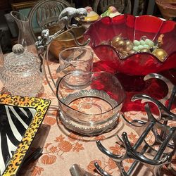 RARE ARTHUR COURT MONKEY FRUIT BOWL. Monkey Climbing Tree Peeling & Eating Banana.  2002 Holder Hanger.  Clear Glass Bowl Included But Not Original.  