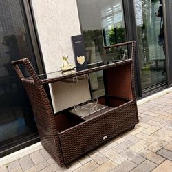 Outdoor Wicker bar like new