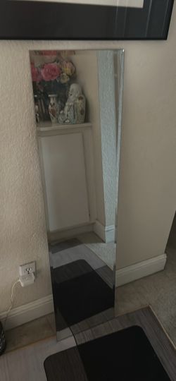 Wall mirror