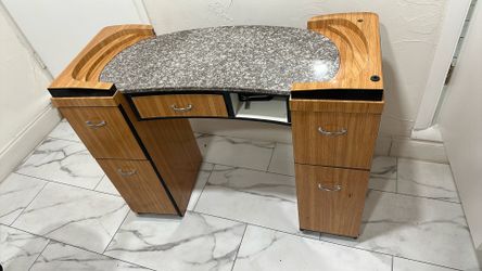 Manicure table
