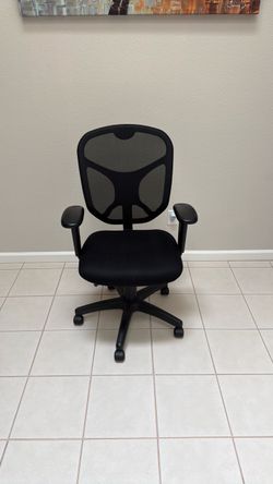 Black Mesh Office Chair with Armrests