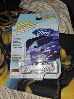 Johnny lightning 2003 ford mustang white lightning