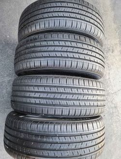 215 55 17 Kumho I sell this Seth of tires with 80% of Life the 4