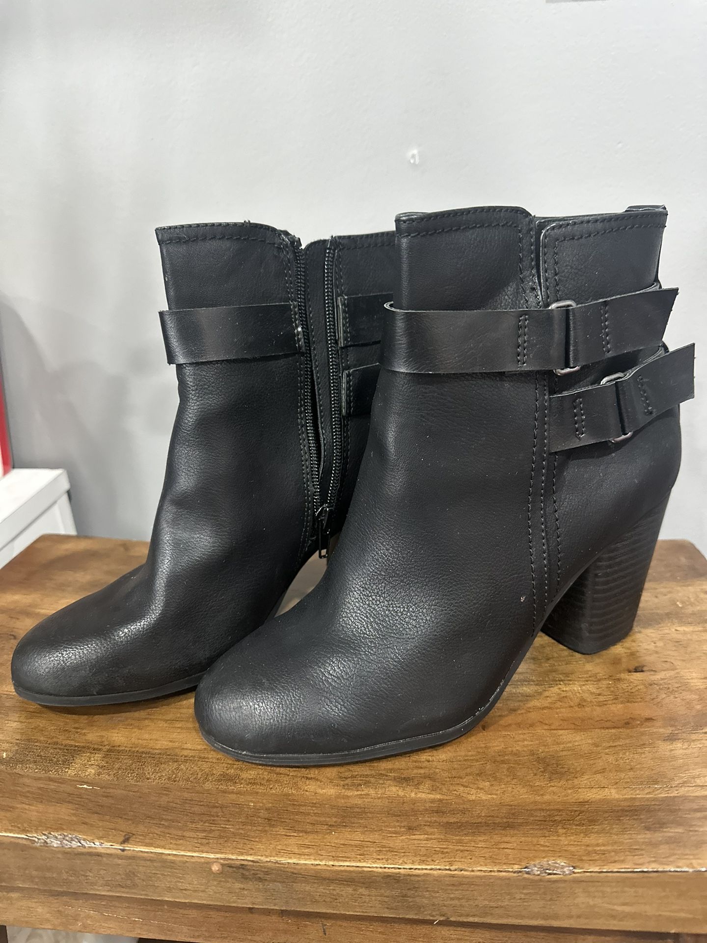 $5 Size 7.5 Black Boots