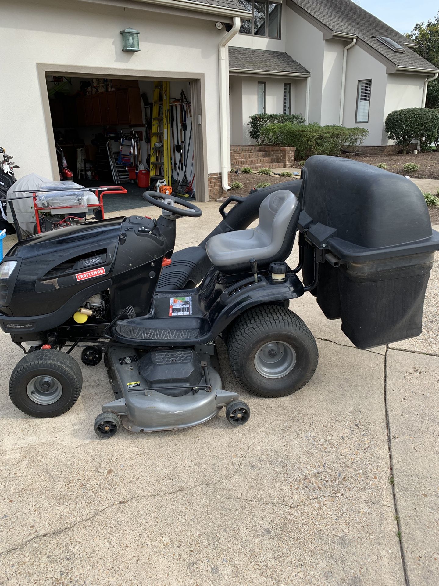 Craftsman riding lawnmower billy w 26HP